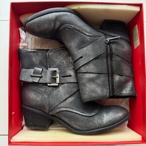 Donald J Pliner- low heel boots-8.5